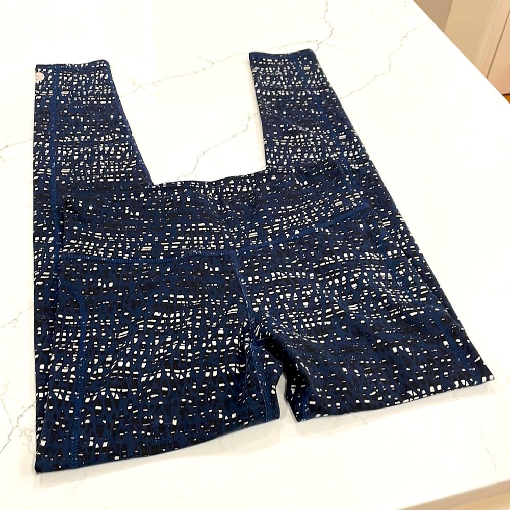 NWOT Threads For Thought Leggings